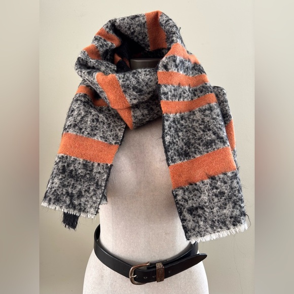 Cecchi e Cecchi Wool Scarf Orange and Black Stripes - Picture 7 of 16